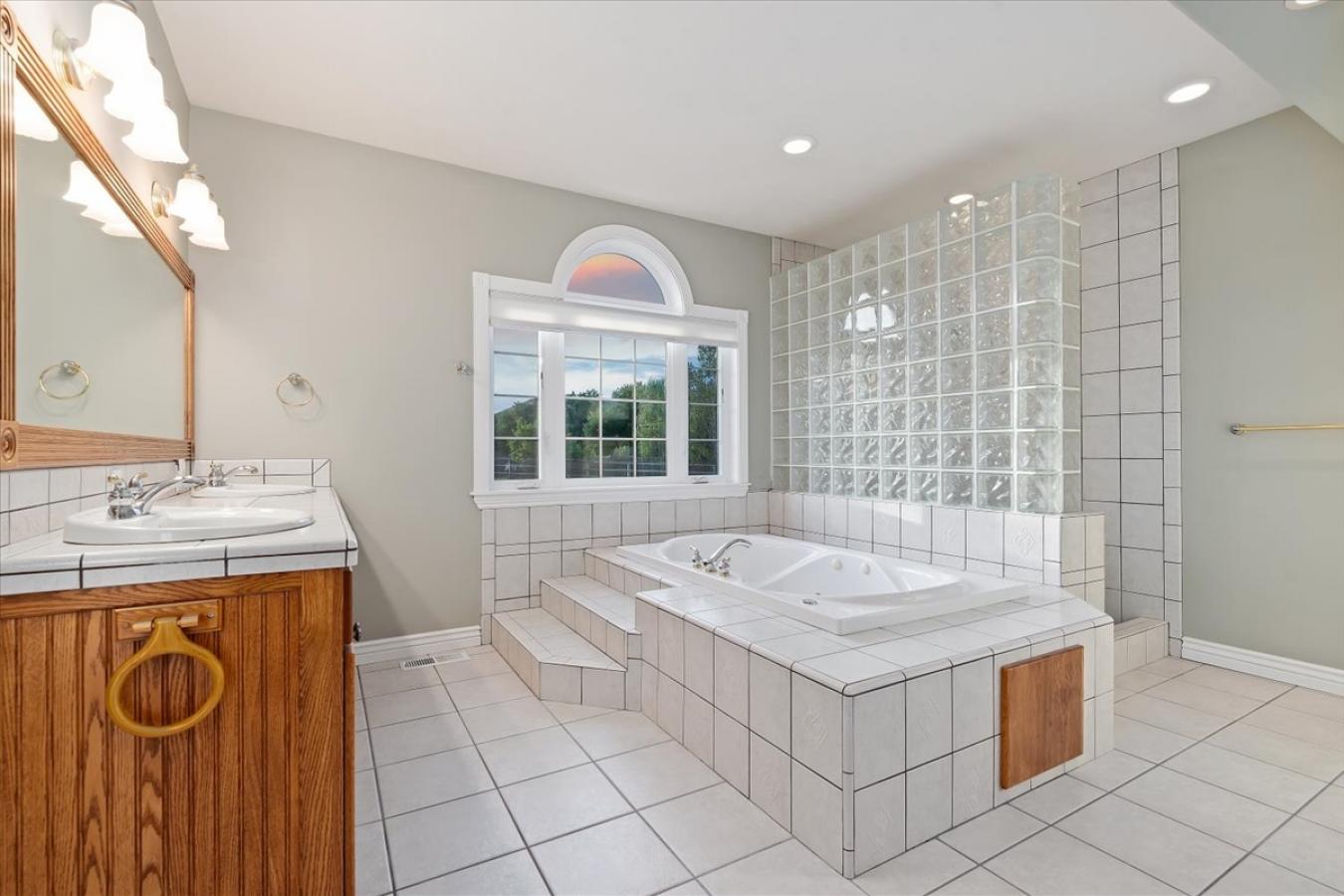 Cambridge, Washington, 83610, United States, 4 Bedrooms Bedrooms, ,3 BathroomsBathrooms,Residential,For Sale,1858623