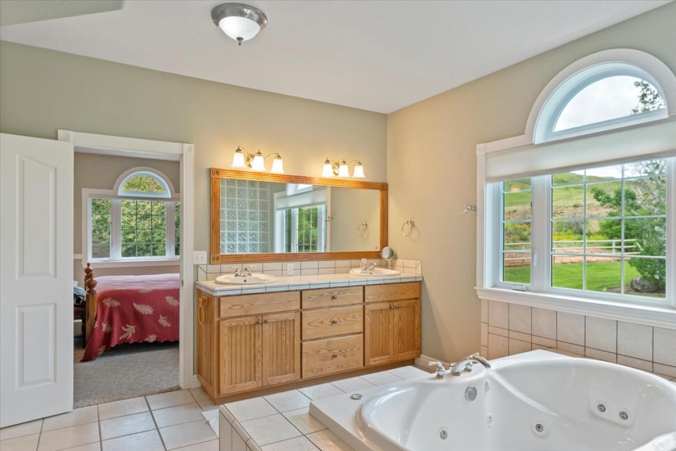 Cambridge, Washington, 83610, United States, 4 Bedrooms Bedrooms, ,3 BathroomsBathrooms,Residential,For Sale,1858623