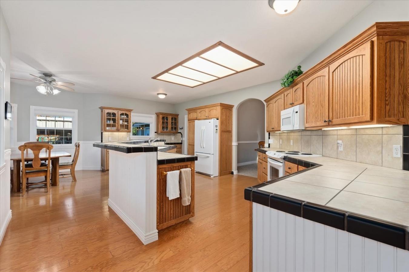 Cambridge, Washington, 83610, United States, 4 Bedrooms Bedrooms, ,3 BathroomsBathrooms,Residential,For Sale,1858623