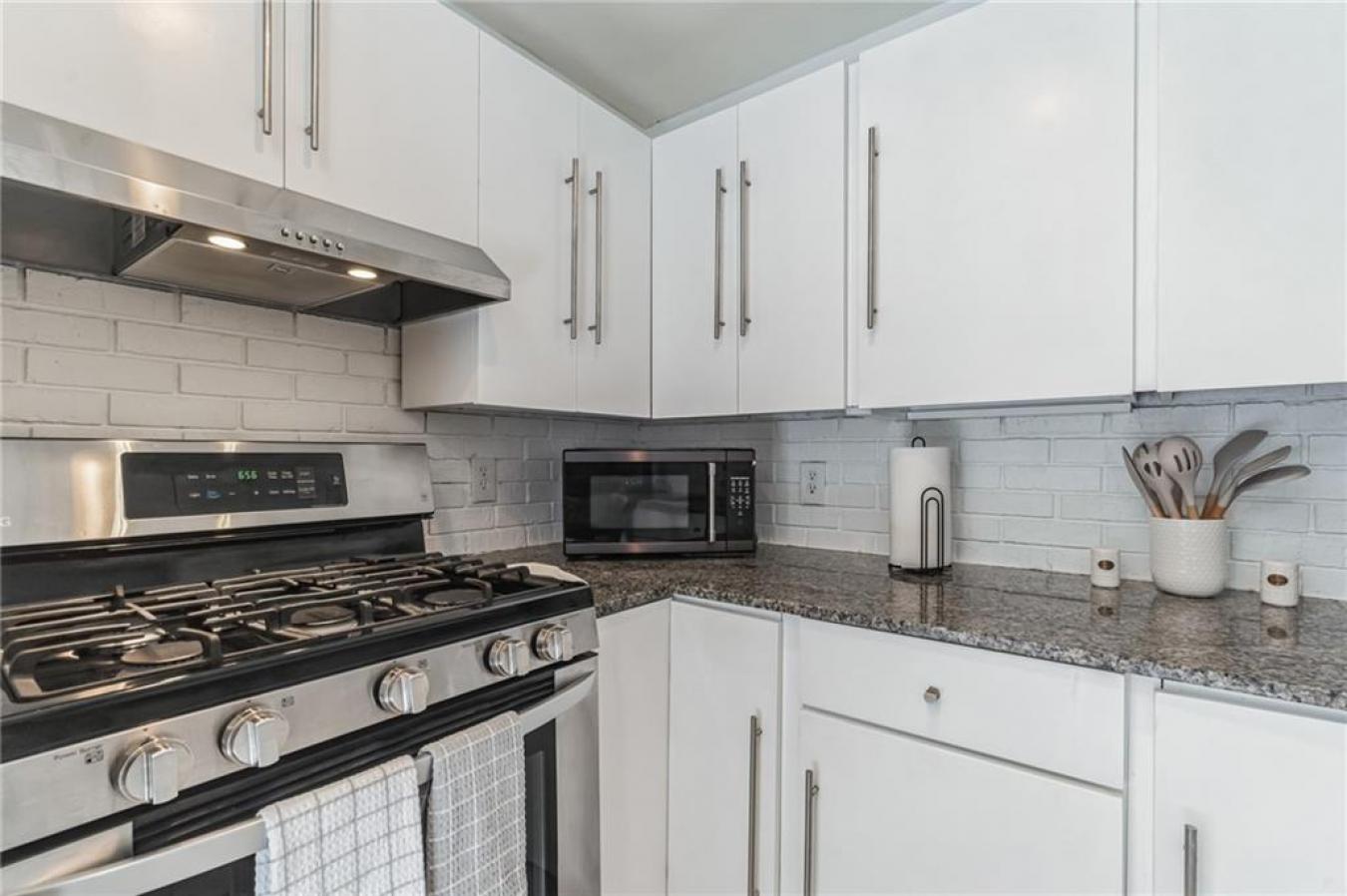 Atlanta, Georgia, 30308, United States, 2 Bedrooms Bedrooms, ,2 BathroomsBathrooms,Residential,For Sale,1858621