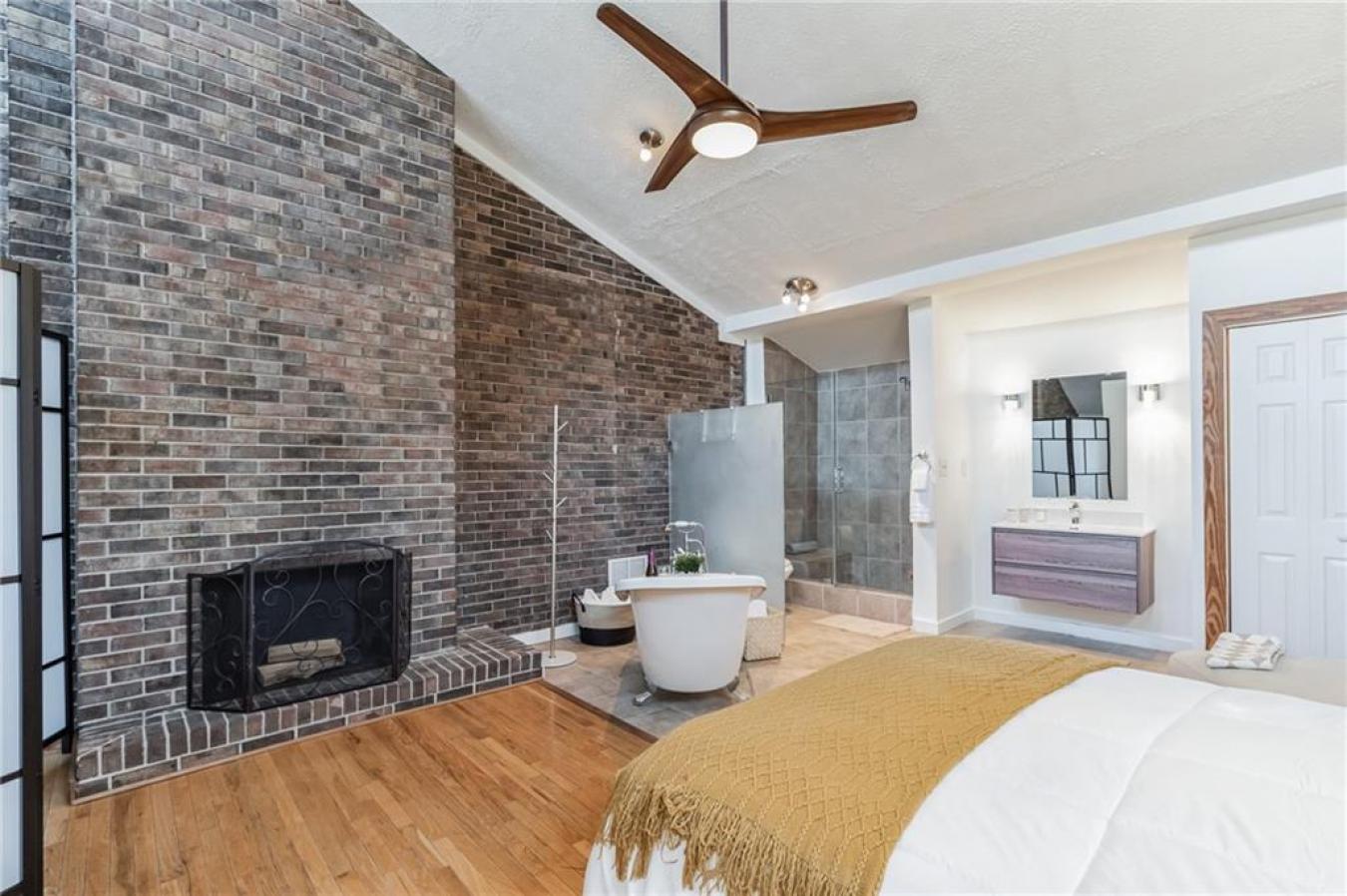 Atlanta, Georgia, 30308, United States, 2 Bedrooms Bedrooms, ,2 BathroomsBathrooms,Residential,For Sale,1858621