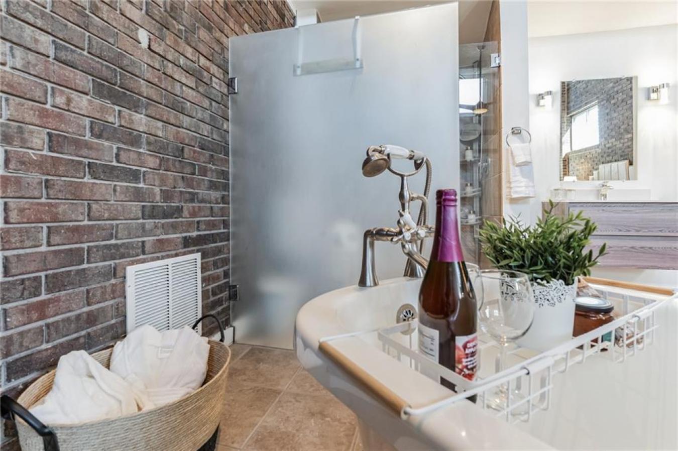 Atlanta, Georgia, 30308, United States, 2 Bedrooms Bedrooms, ,2 BathroomsBathrooms,Residential,For Sale,1858621