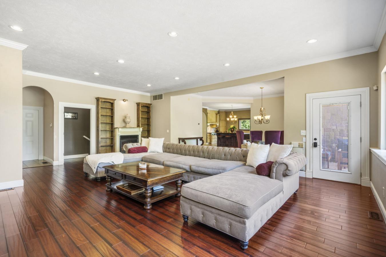 Branson, Taney, 65616, United States, 5 Bedrooms Bedrooms, ,3 BathroomsBathrooms,Residential,For Sale,1858619