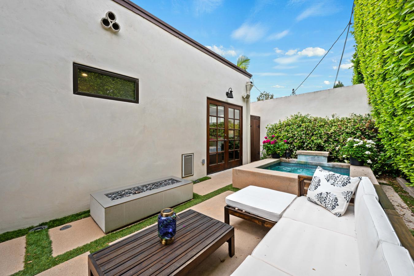 West Hollywood, California, 90046, United States, 3 Bedrooms Bedrooms, ,2 BathroomsBathrooms,Residential,For Sale,1858617