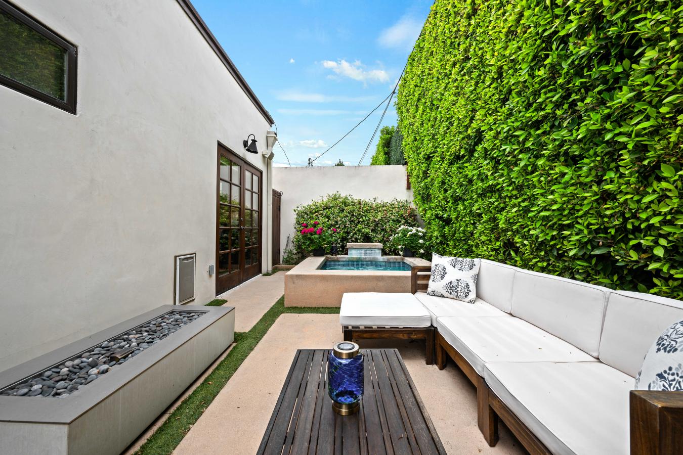 West Hollywood, California, 90046, United States, 3 Bedrooms Bedrooms, ,2 BathroomsBathrooms,Residential,For Sale,1858617