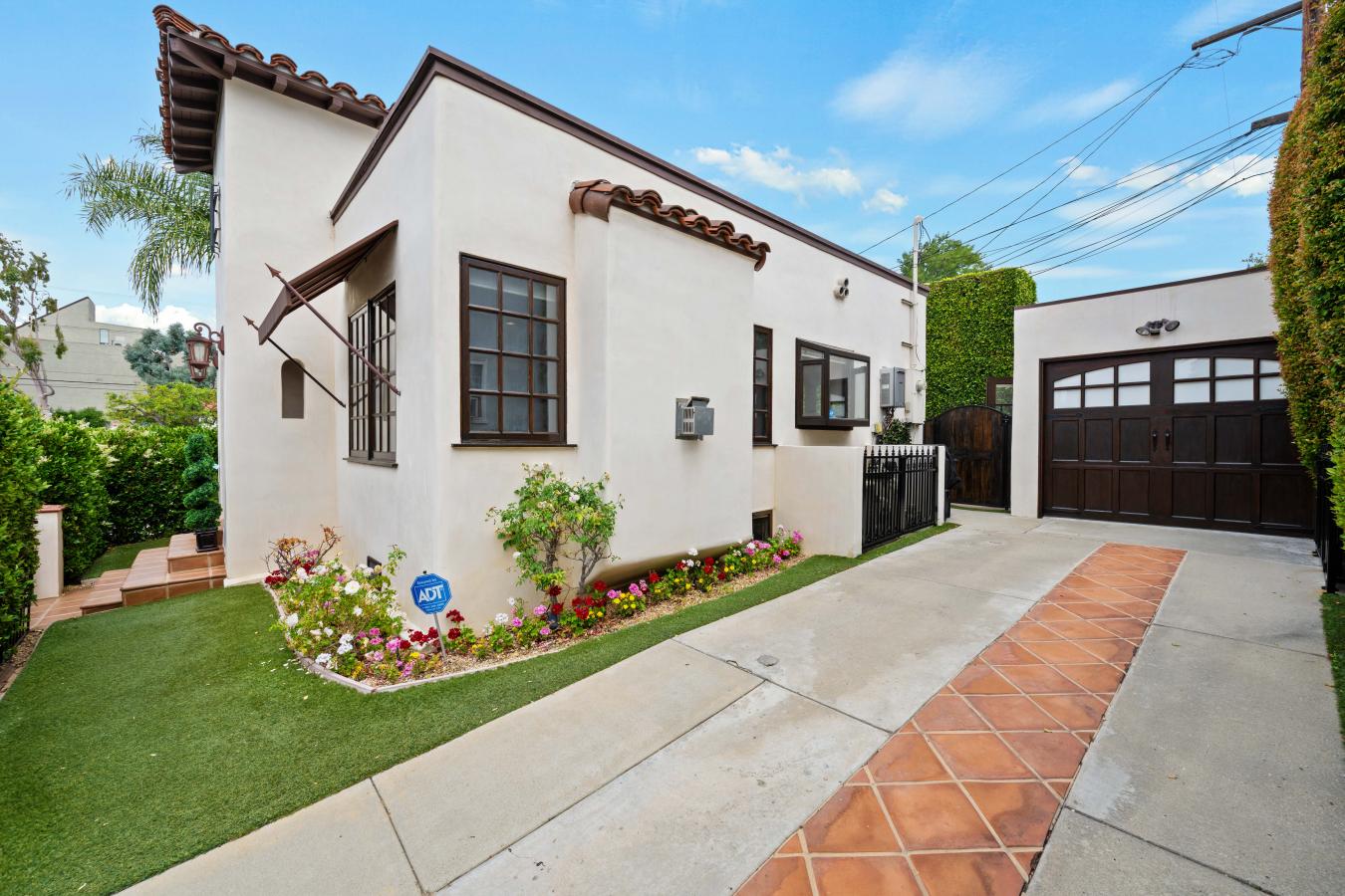 West Hollywood, California, 90046, United States, 3 Bedrooms Bedrooms, ,2 BathroomsBathrooms,Residential,For Sale,1858617