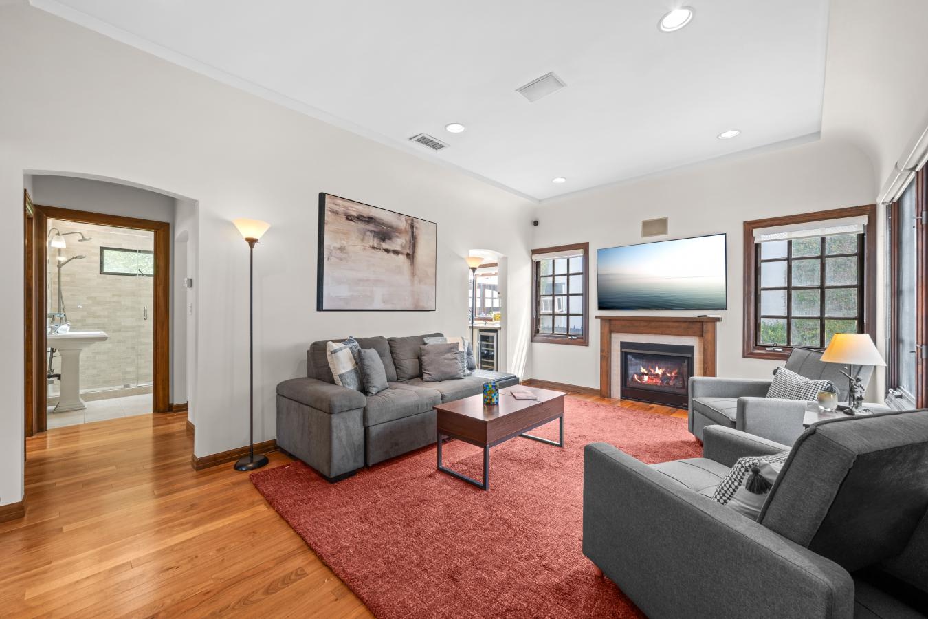 West Hollywood, California, 90046, United States, 3 Bedrooms Bedrooms, ,2 BathroomsBathrooms,Residential,For Sale,1858617