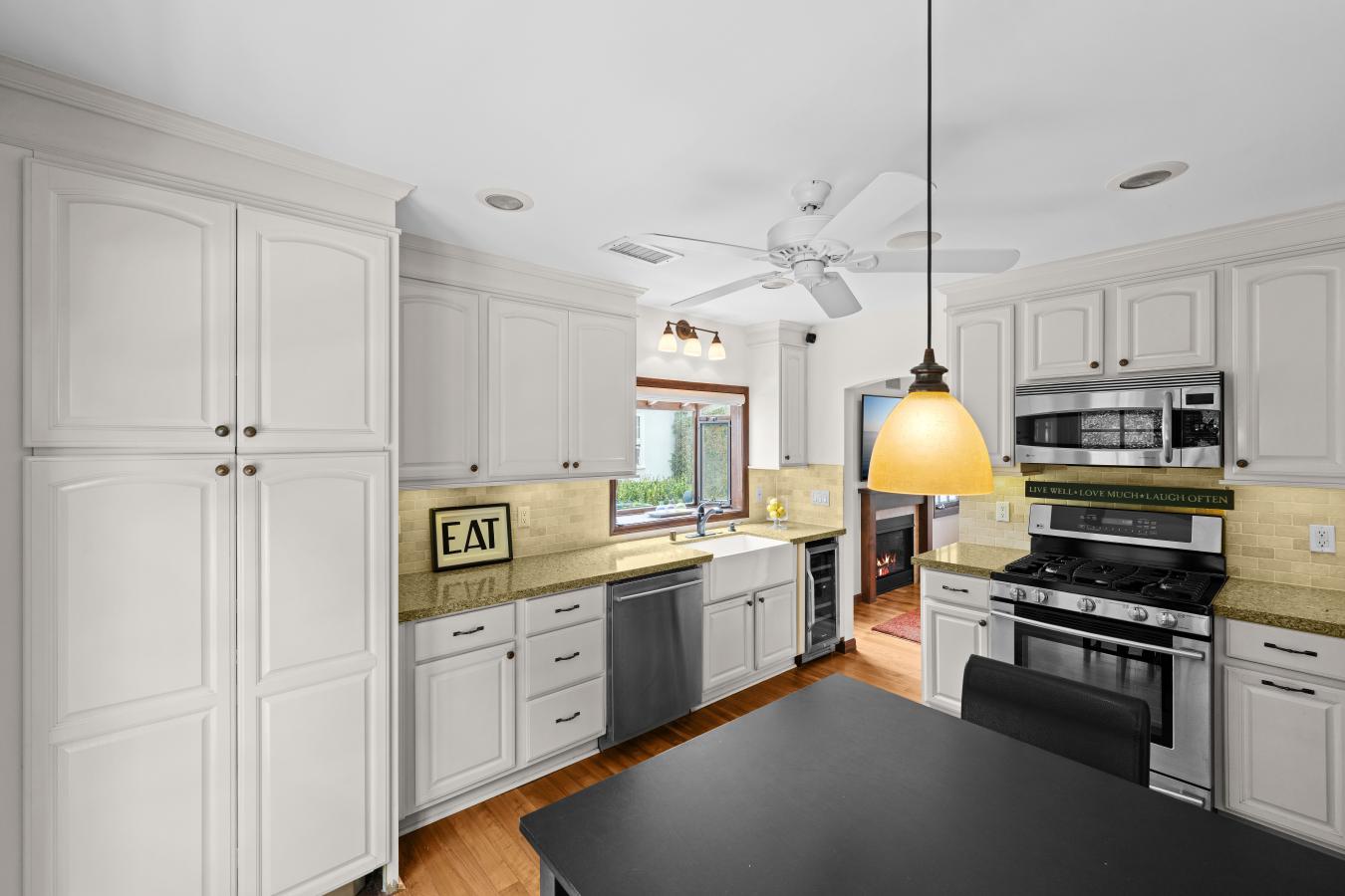 West Hollywood, California, 90046, United States, 3 Bedrooms Bedrooms, ,2 BathroomsBathrooms,Residential,For Sale,1858617