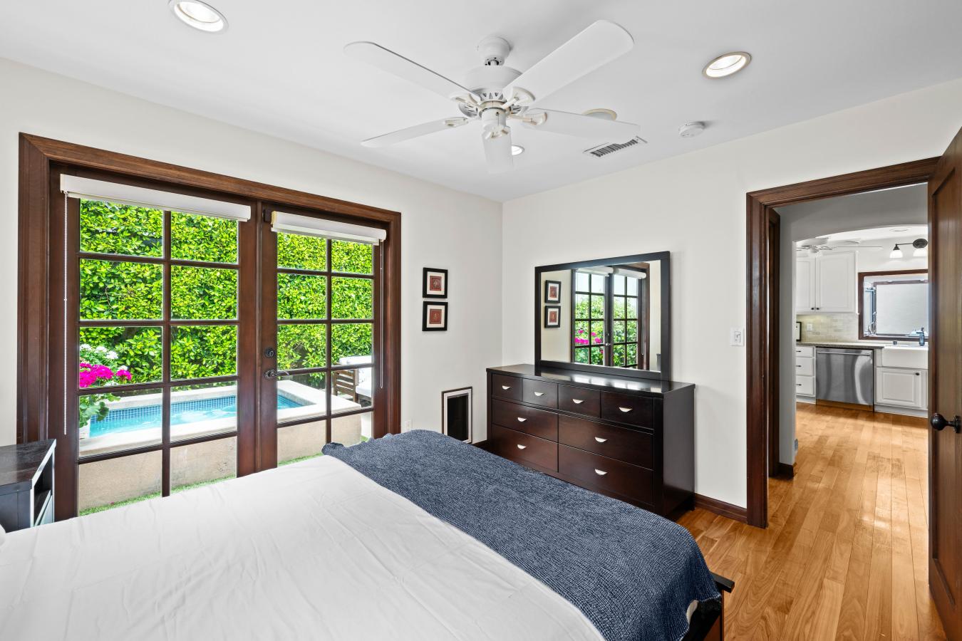 West Hollywood, California, 90046, United States, 3 Bedrooms Bedrooms, ,2 BathroomsBathrooms,Residential,For Sale,1858617