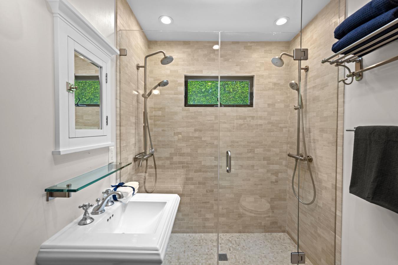 West Hollywood, California, 90046, United States, 3 Bedrooms Bedrooms, ,2 BathroomsBathrooms,Residential,For Sale,1858617