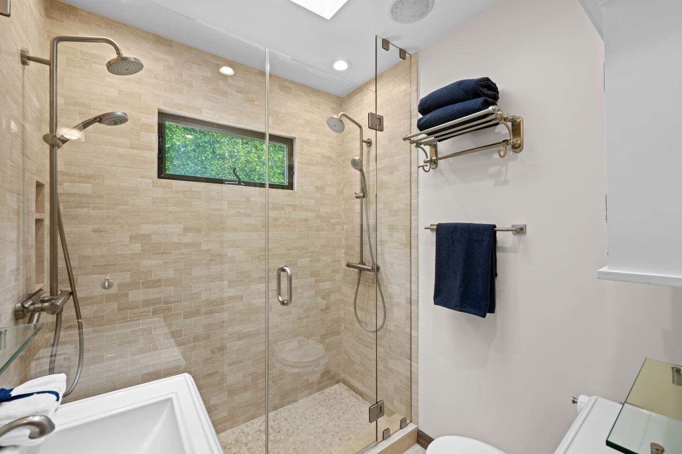 West Hollywood, California, 90046, United States, 3 Bedrooms Bedrooms, ,2 BathroomsBathrooms,Residential,For Sale,1858617