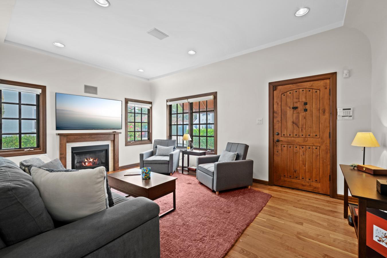 West Hollywood, California, 90046, United States, 3 Bedrooms Bedrooms, ,2 BathroomsBathrooms,Residential,For Sale,1858617