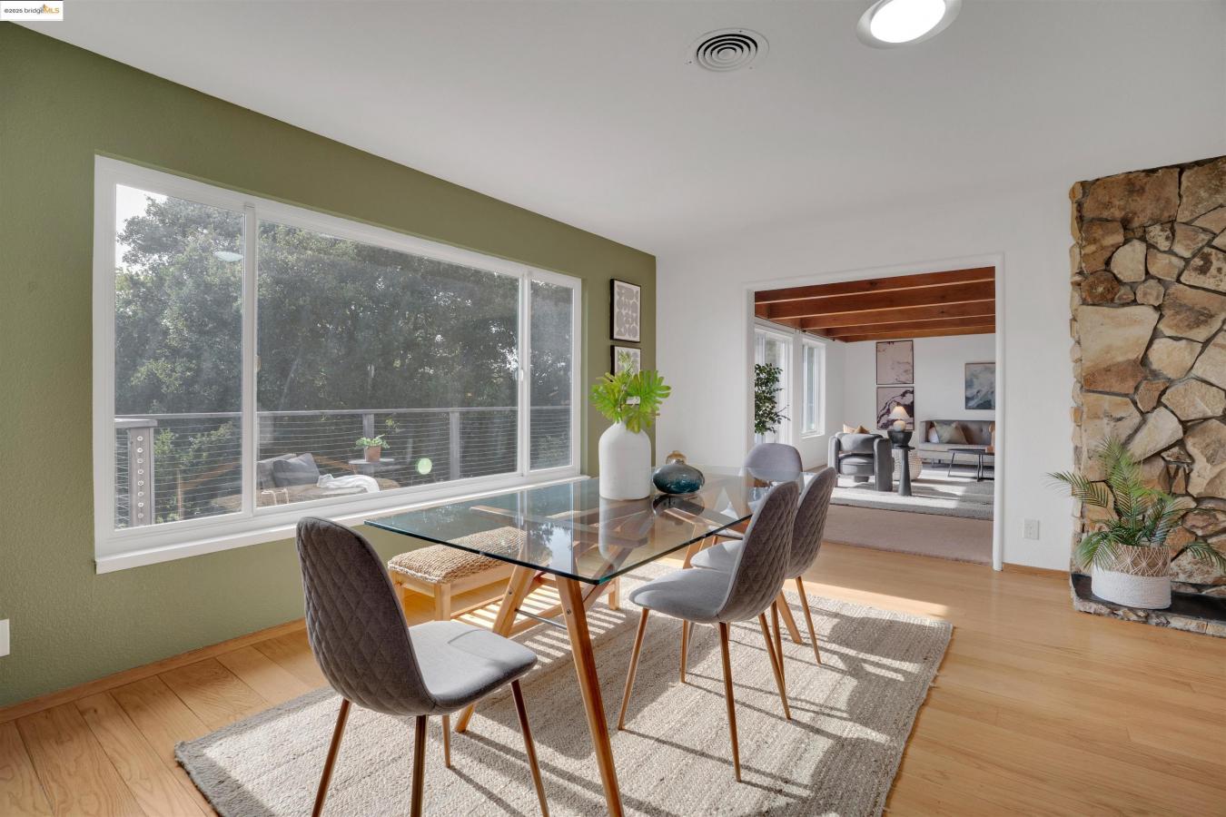 El Cerrito, California, 94530, United States, 4 Bedrooms Bedrooms, ,2 BathroomsBathrooms,Residential,For Sale,1858615