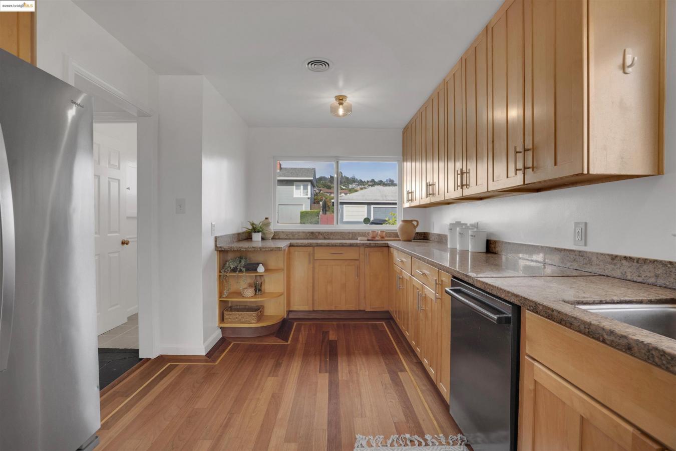 El Cerrito, California, 94530, United States, 4 Bedrooms Bedrooms, ,2 BathroomsBathrooms,Residential,For Sale,1858615