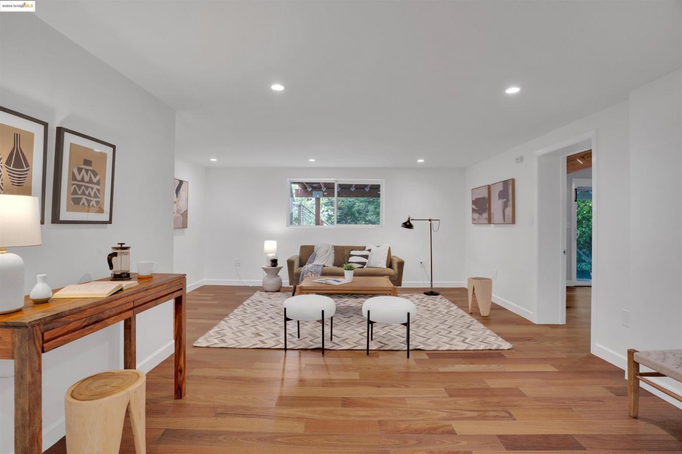 El Cerrito, California, 94530, United States, 4 Bedrooms Bedrooms, ,2 BathroomsBathrooms,Residential,For Sale,1858615