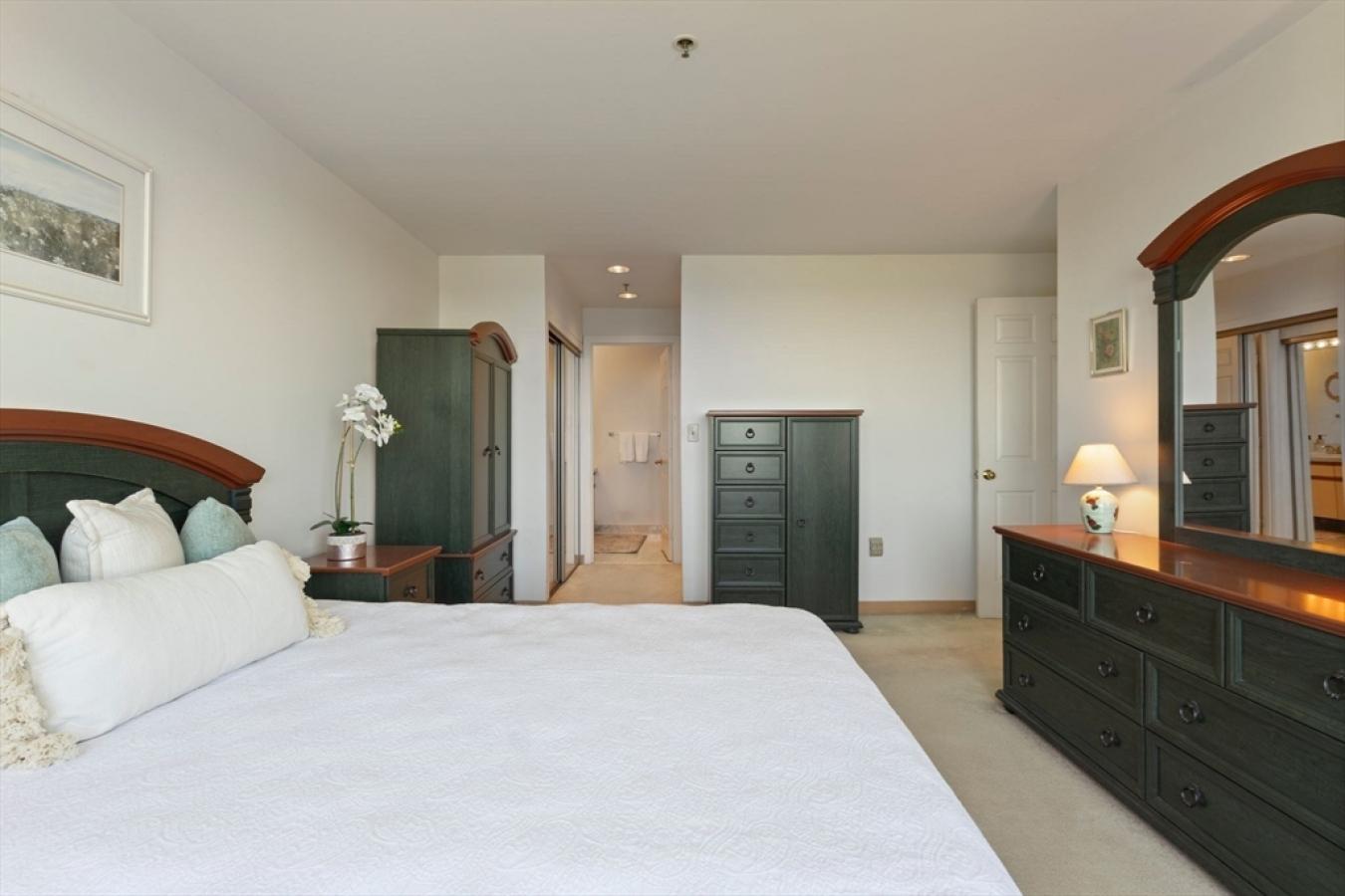 Revere, Massachusetts, 02151, United States, 2 Bedrooms Bedrooms, ,2 BathroomsBathrooms,Residential,For Sale,1858611