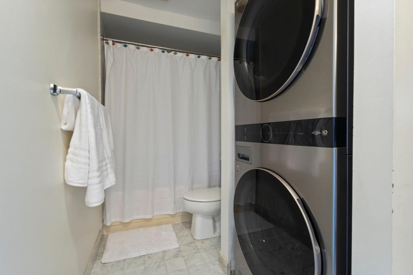 Revere, Massachusetts, 02151, United States, 2 Bedrooms Bedrooms, ,2 BathroomsBathrooms,Residential,For Sale,1858611