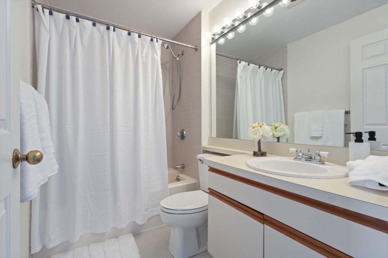 Revere, Massachusetts, 02151, United States, 2 Bedrooms Bedrooms, ,2 BathroomsBathrooms,Residential,For Sale,1858611