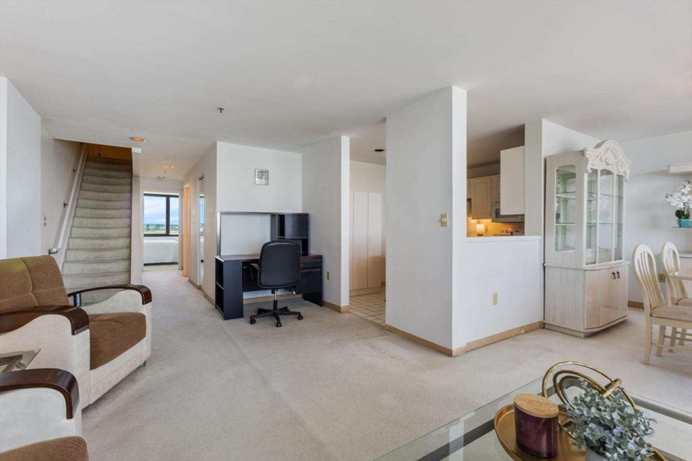 Revere, Massachusetts, 02151, United States, 2 Bedrooms Bedrooms, ,2 BathroomsBathrooms,Residential,For Sale,1858611