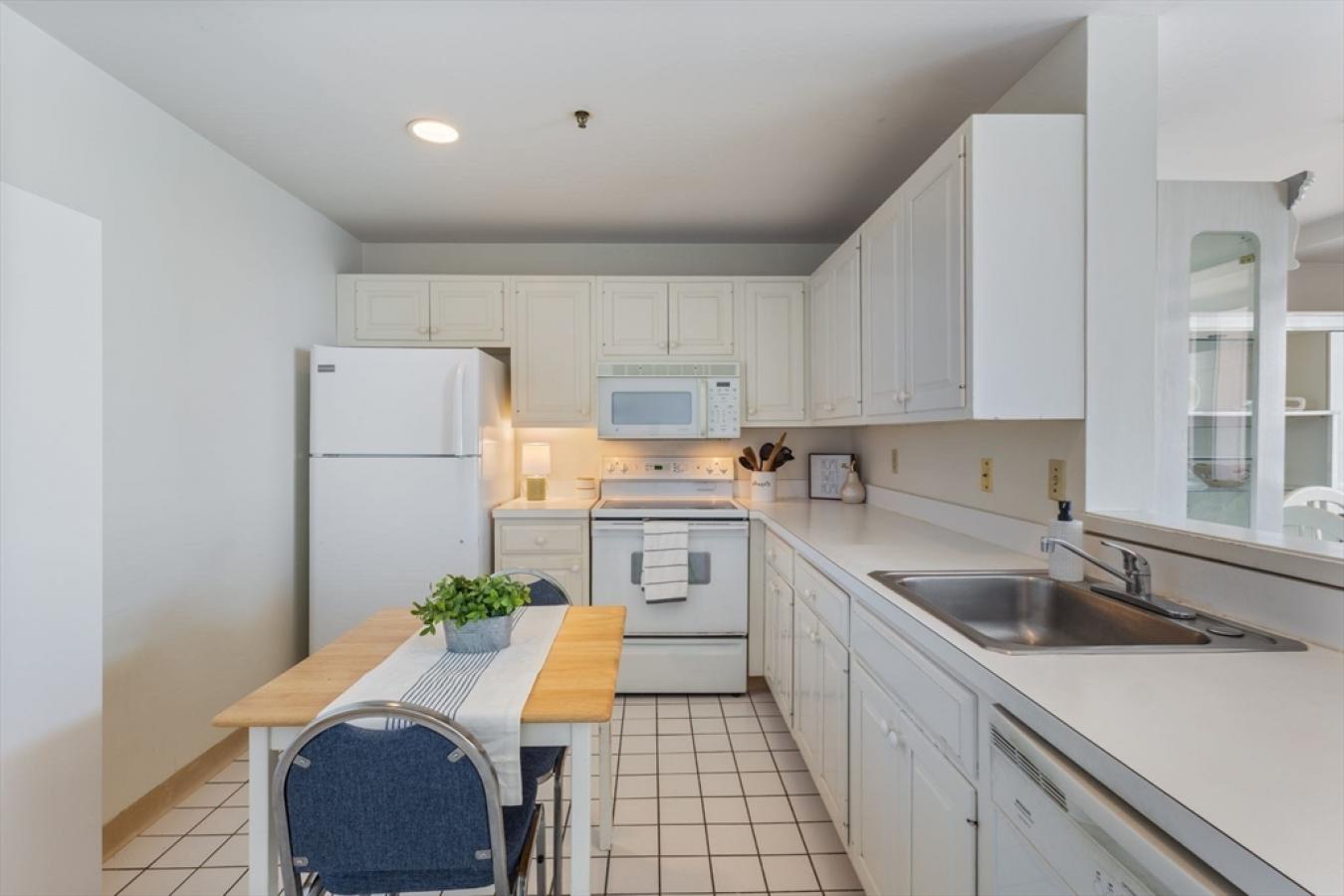 Revere, Massachusetts, 02151, United States, 2 Bedrooms Bedrooms, ,2 BathroomsBathrooms,Residential,For Sale,1858611