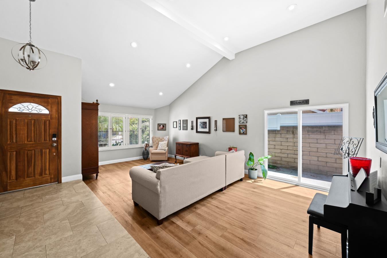 West Hills, California, 91304, United States, 5 Bedrooms Bedrooms, ,3 BathroomsBathrooms,Residential,For Sale,1858603