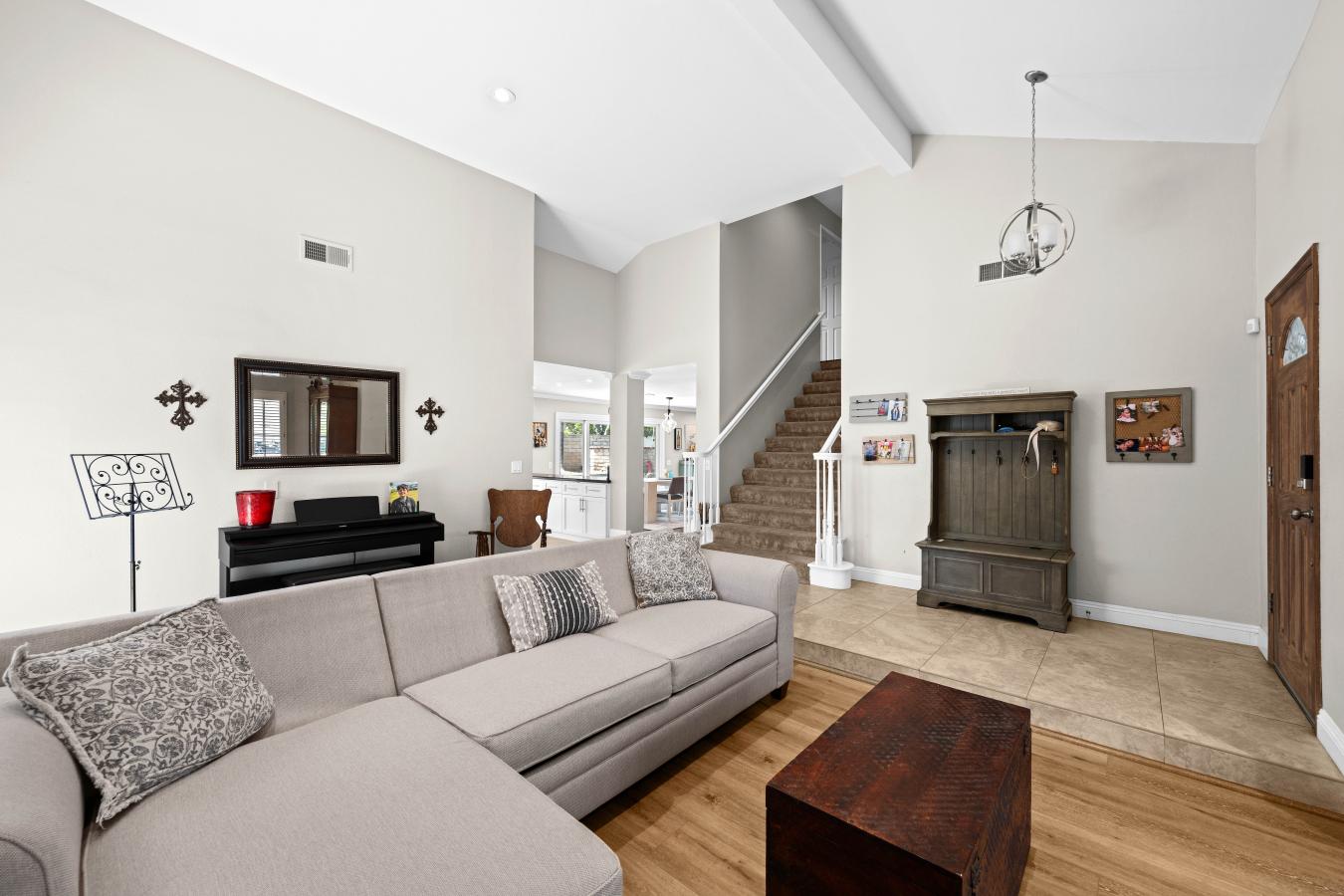 West Hills, California, 91304, United States, 5 Bedrooms Bedrooms, ,3 BathroomsBathrooms,Residential,For Sale,1858603