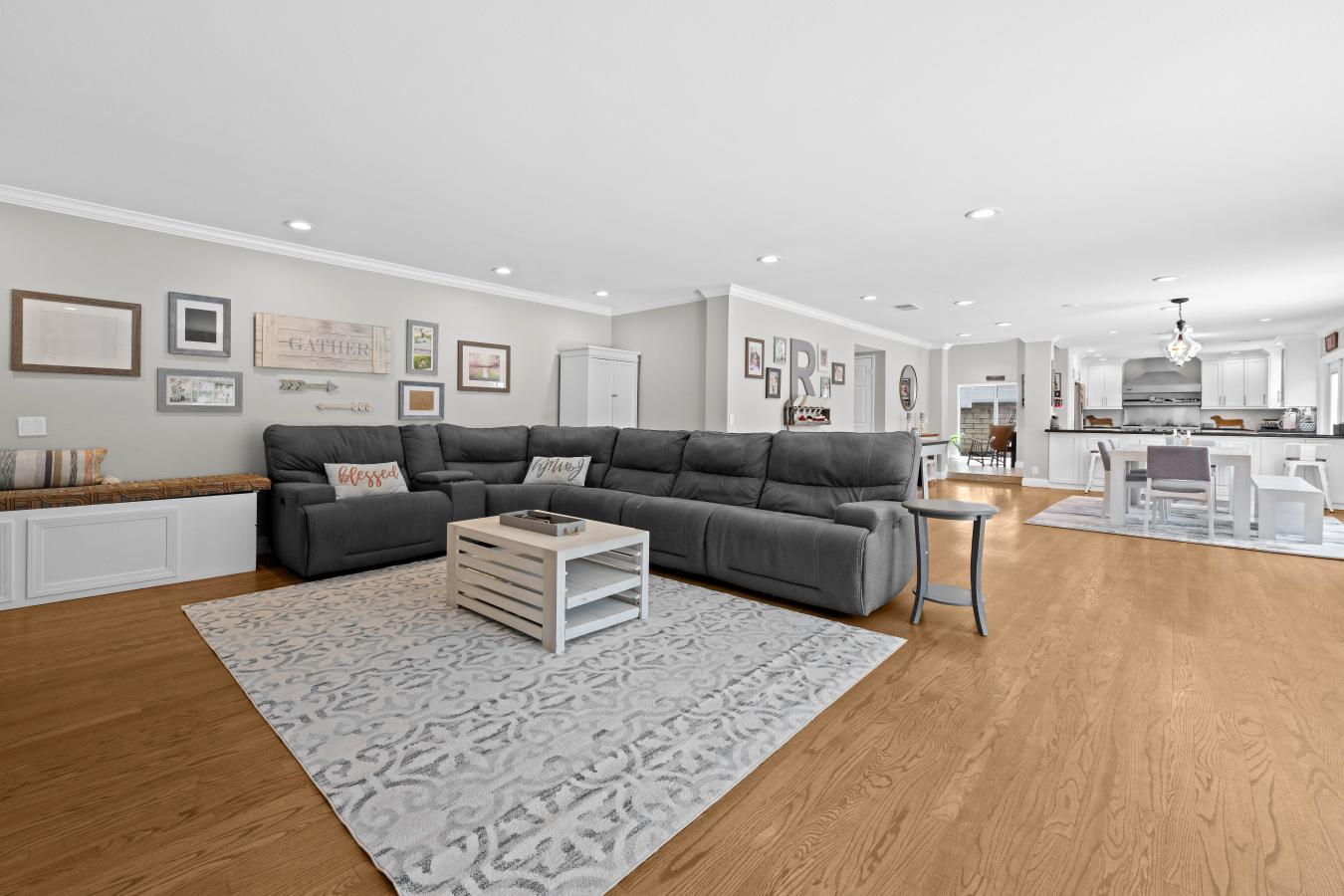 West Hills, California, 91304, United States, 5 Bedrooms Bedrooms, ,3 BathroomsBathrooms,Residential,For Sale,1858603