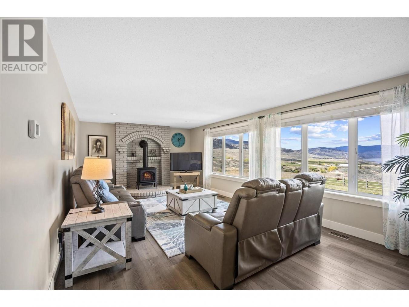 Kamloops, BC, V1S2A2, United States, 5 Bedrooms Bedrooms, ,Residential,For Sale,1858601
