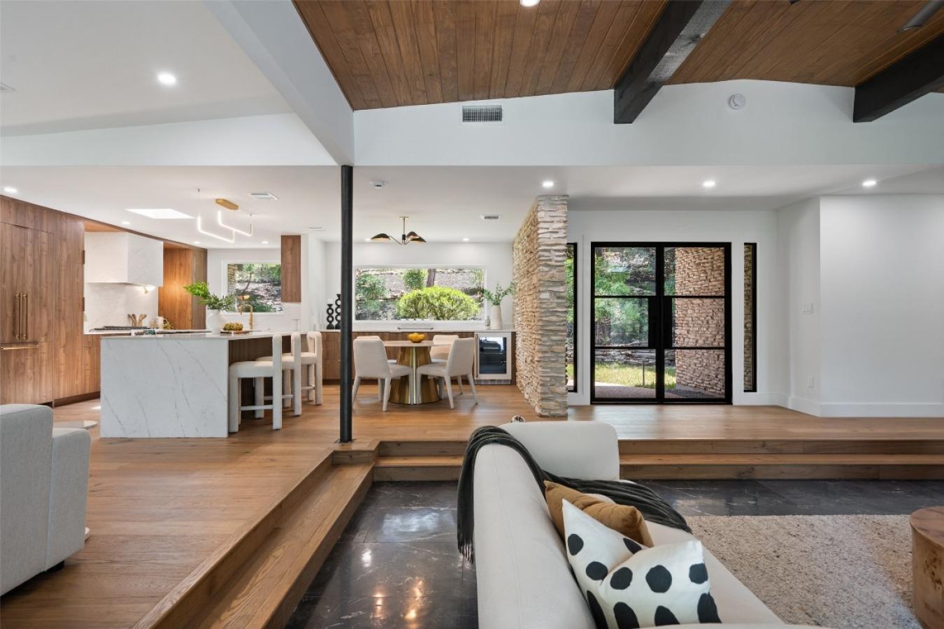 Austin, Texas, 78731, United States, 4 Bedrooms Bedrooms, ,2 BathroomsBathrooms,Residential,For Sale,1858598