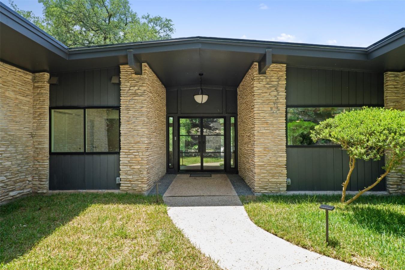 Austin, Texas, 78731, United States, 4 Bedrooms Bedrooms, ,2 BathroomsBathrooms,Residential,For Sale,1858598