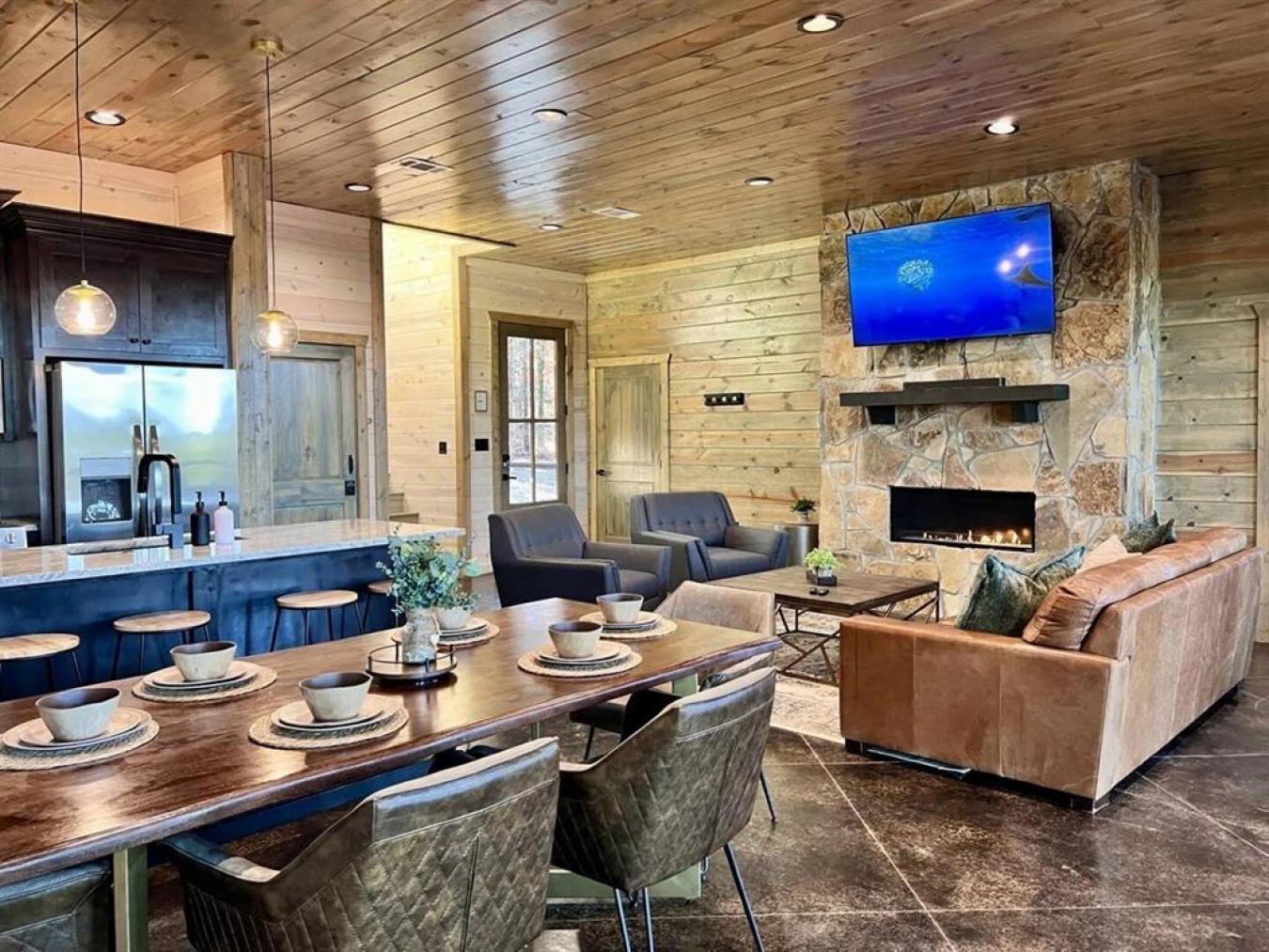 Broken Bow, Oklahoma, 74728, United States, 4 Bedrooms Bedrooms, ,5 BathroomsBathrooms,Residential,For Sale,1858595