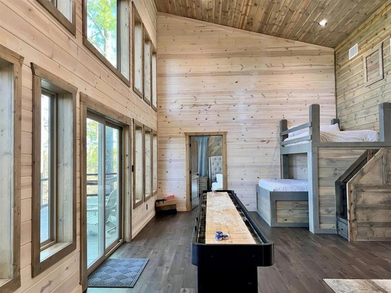 Broken Bow, Oklahoma, 74728, United States, 4 Bedrooms Bedrooms, ,5 BathroomsBathrooms,Residential,For Sale,1858595