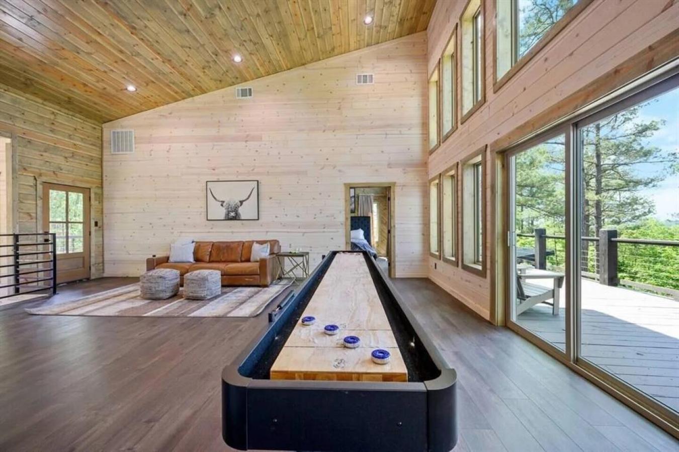 Broken Bow, Oklahoma, 74728, United States, 4 Bedrooms Bedrooms, ,5 BathroomsBathrooms,Residential,For Sale,1858595