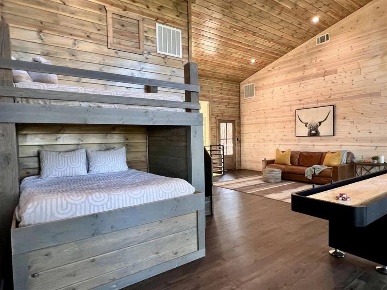 Broken Bow, Oklahoma, 74728, United States, 4 Bedrooms Bedrooms, ,5 BathroomsBathrooms,Residential,For Sale,1858595