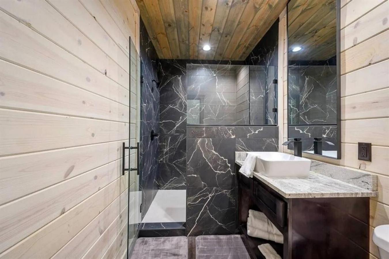 Broken Bow, Oklahoma, 74728, United States, 4 Bedrooms Bedrooms, ,5 BathroomsBathrooms,Residential,For Sale,1858595