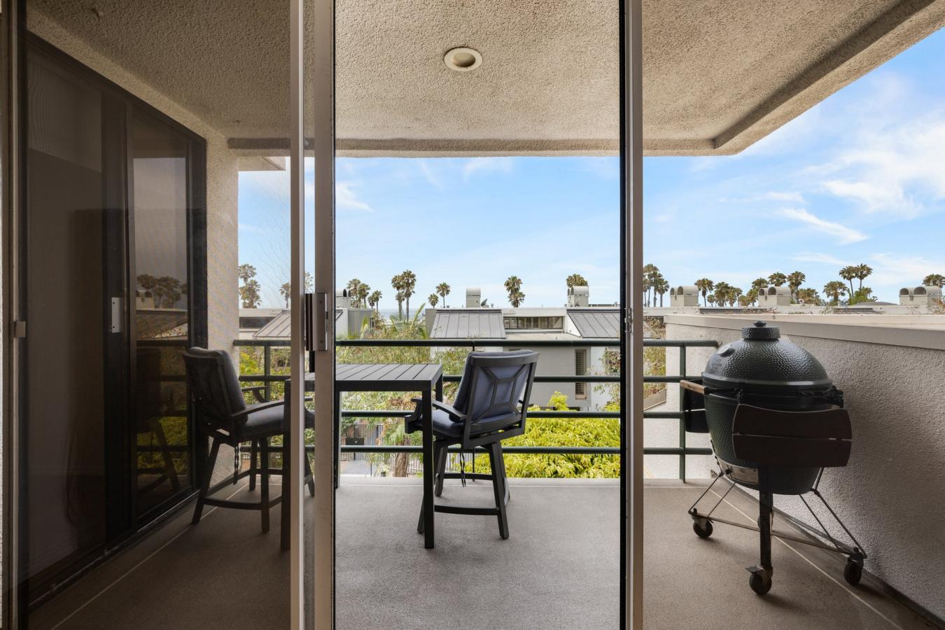 Santa Monica, Los Angeles, 90405, United States, 2 Bedrooms Bedrooms, ,1 BathroomBathrooms,Residential,For Sale,1858593