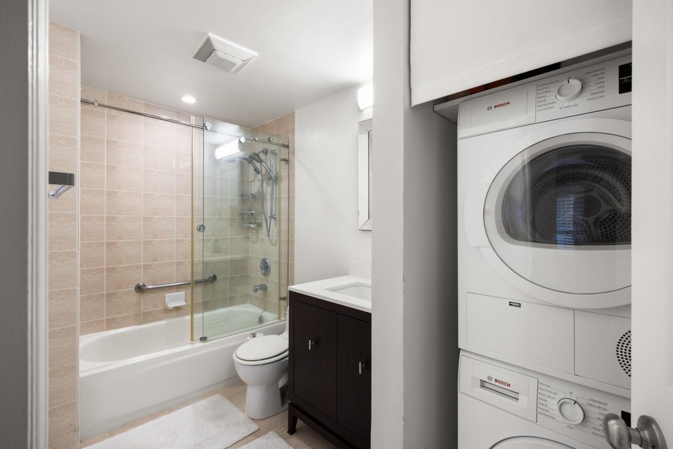 Santa Monica, Los Angeles, 90405, United States, 2 Bedrooms Bedrooms, ,1 BathroomBathrooms,Residential,For Sale,1858593