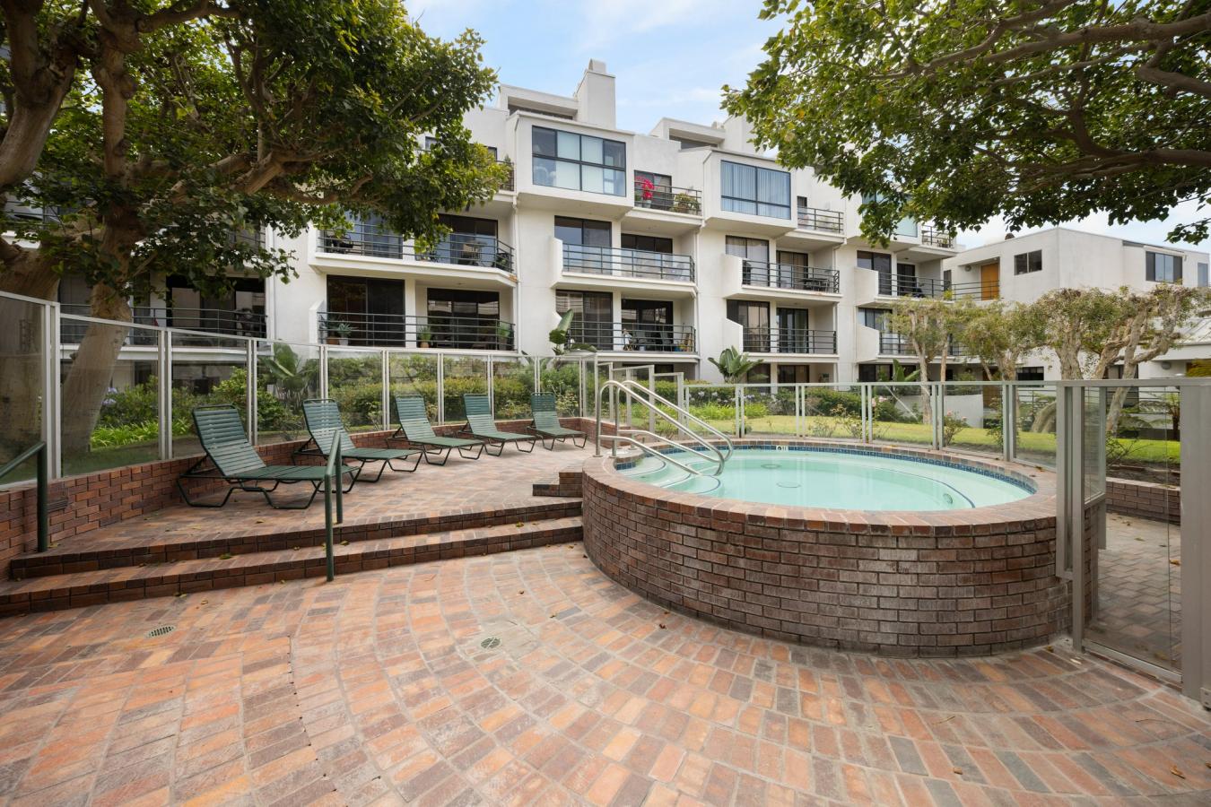 Santa Monica, Los Angeles, 90405, United States, 2 Bedrooms Bedrooms, ,1 BathroomBathrooms,Residential,For Sale,1858593
