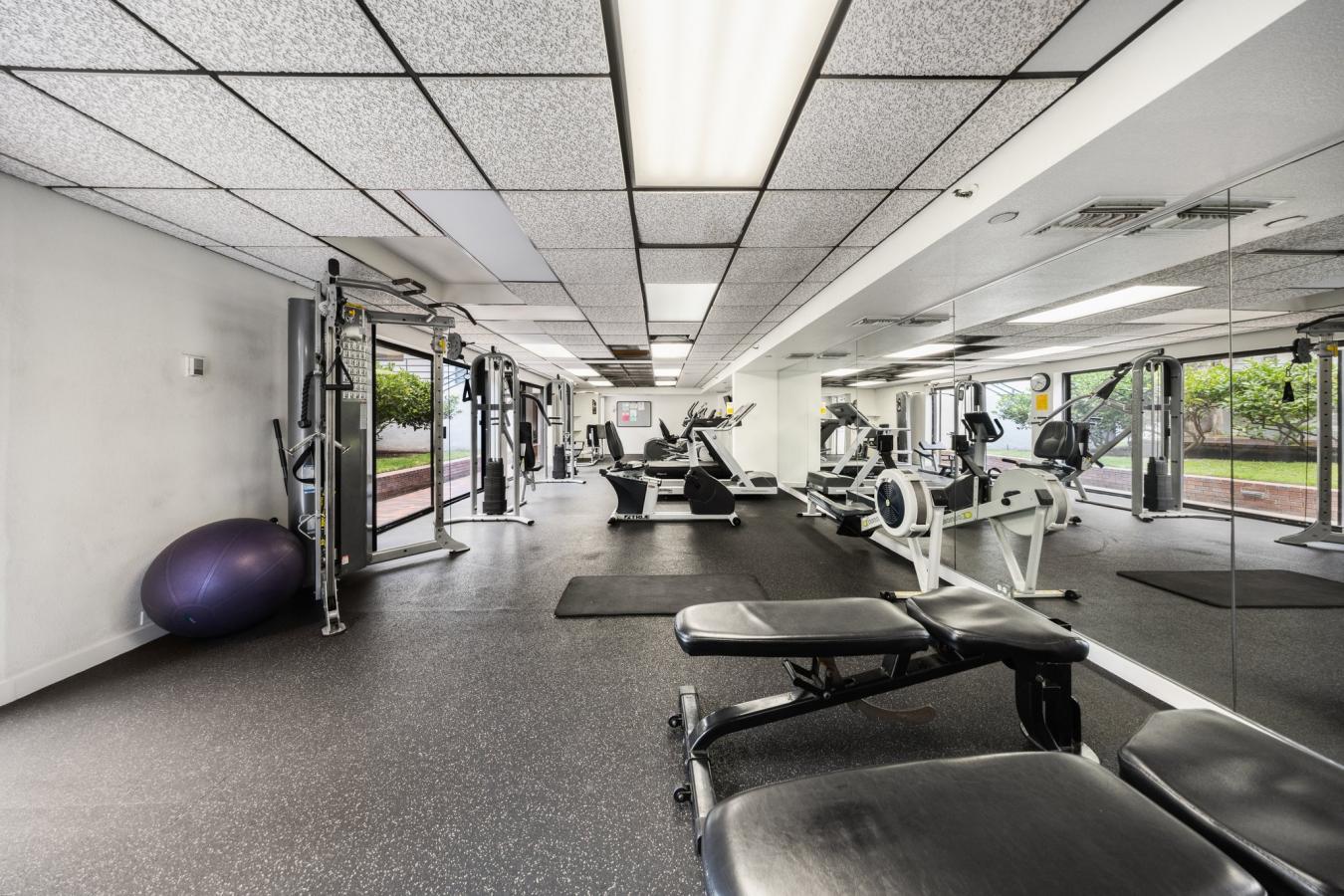 Santa Monica, Los Angeles, 90405, United States, 2 Bedrooms Bedrooms, ,1 BathroomBathrooms,Residential,For Sale,1858593