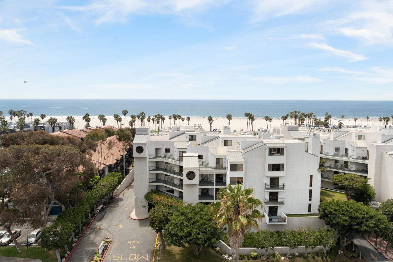 Santa Monica, Los Angeles, 90405, United States, 2 Bedrooms Bedrooms, ,1 BathroomBathrooms,Residential,For Sale,1858593