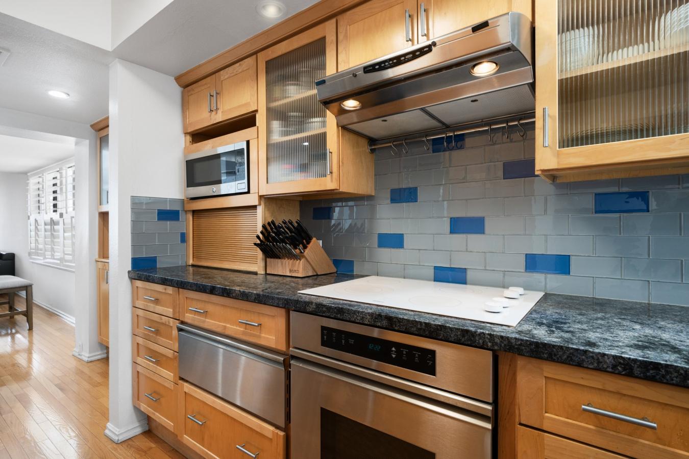 Santa Monica, Los Angeles, 90405, United States, 2 Bedrooms Bedrooms, ,1 BathroomBathrooms,Residential,For Sale,1858593