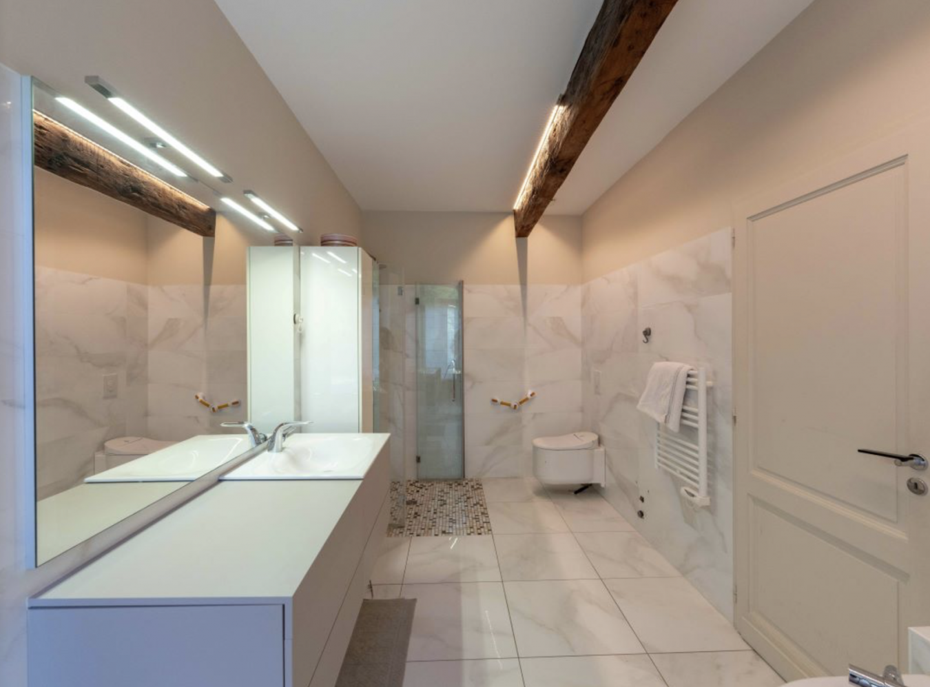 Quinsac, 33360, France, 8 Bedrooms Bedrooms, ,7 BathroomsBathrooms,Residential,For Sale,1858580