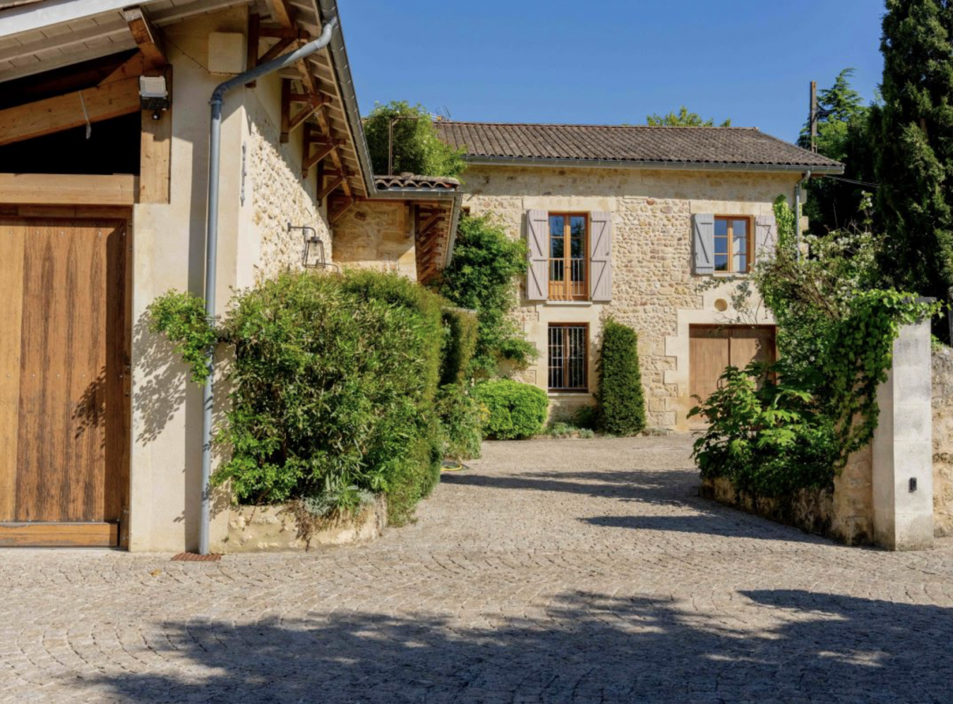 Quinsac, 33360, France, 8 Bedrooms Bedrooms, ,7 BathroomsBathrooms,Residential,For Sale,1858580