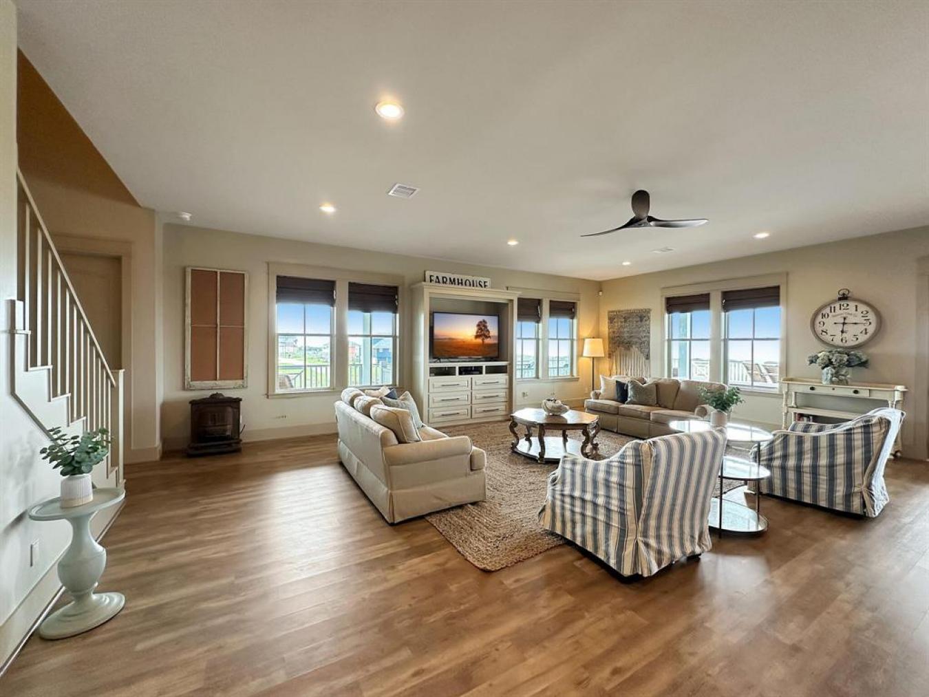 Crystal Beach, Texas, 77650, United States, 5 Bedrooms Bedrooms, ,4 BathroomsBathrooms,Residential,For Sale,1858574