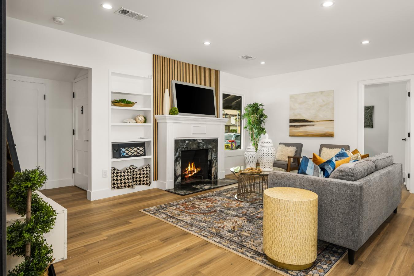Los Angeles, Los Angeles, 90056, United States, 3 Bedrooms Bedrooms, ,2 BathroomsBathrooms,Residential,For Sale,1858571