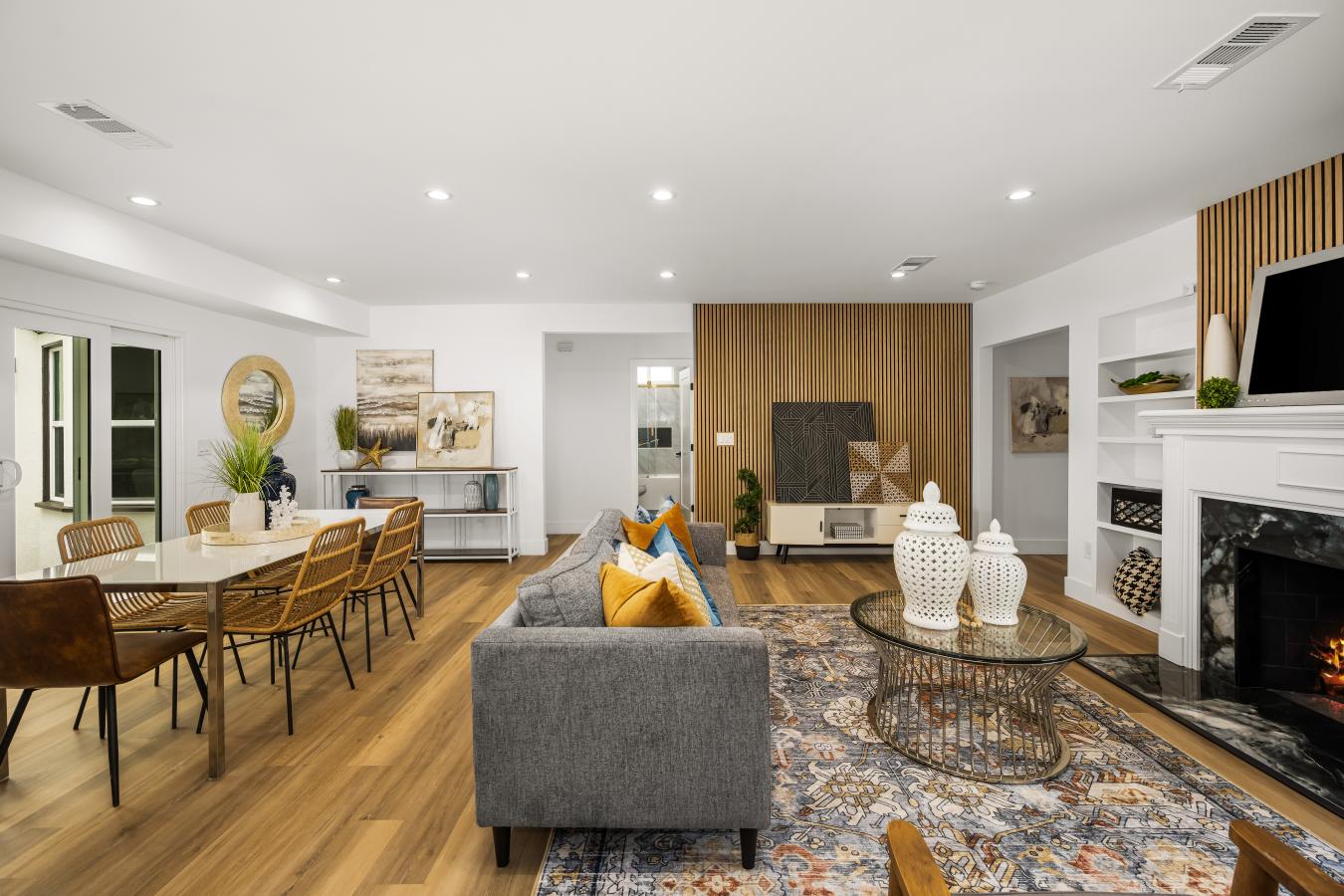 Los Angeles, Los Angeles, 90056, United States, 3 Bedrooms Bedrooms, ,2 BathroomsBathrooms,Residential,For Sale,1858571