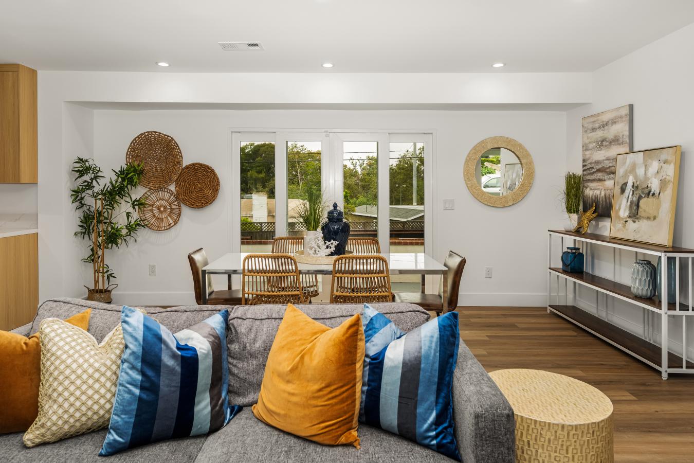 Los Angeles, Los Angeles, 90056, United States, 3 Bedrooms Bedrooms, ,2 BathroomsBathrooms,Residential,For Sale,1858571