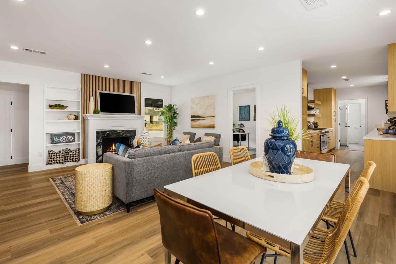 Los Angeles, Los Angeles, 90056, United States, 3 Bedrooms Bedrooms, ,2 BathroomsBathrooms,Residential,For Sale,1858571