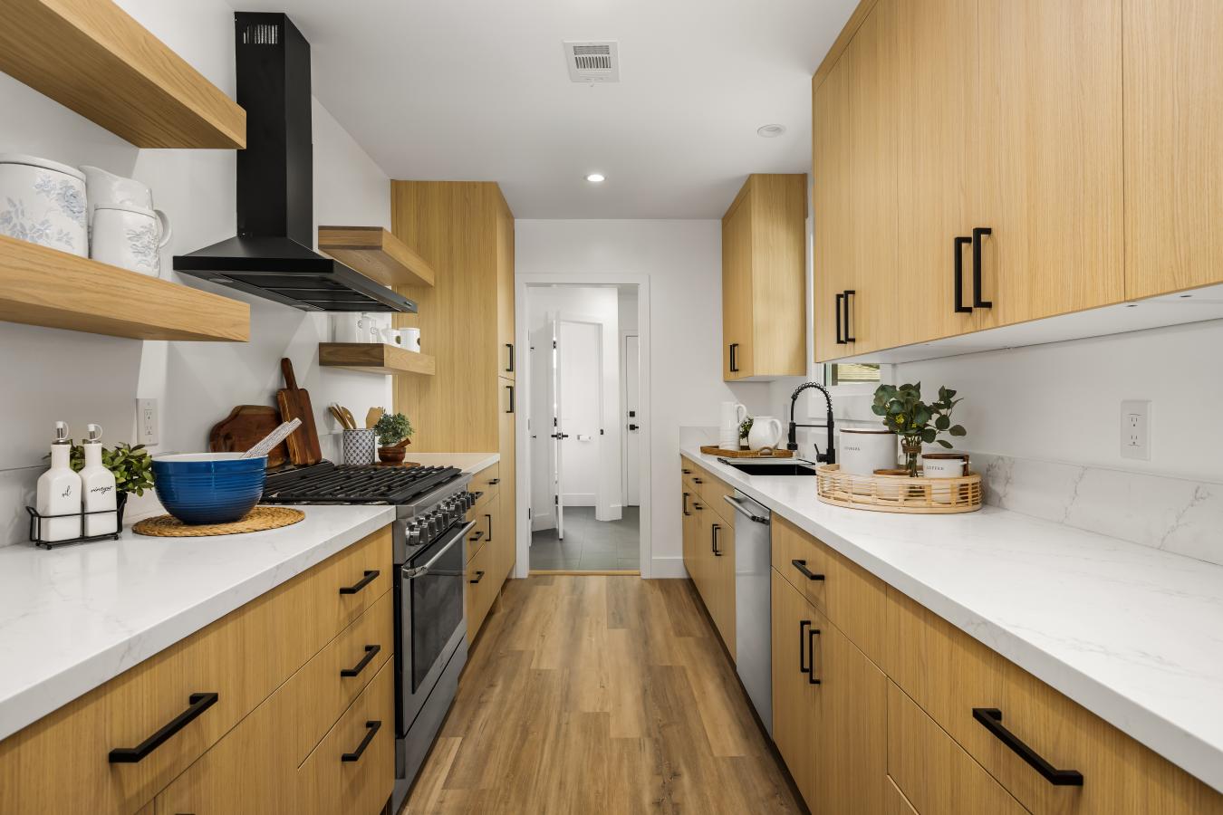 Los Angeles, Los Angeles, 90056, United States, 3 Bedrooms Bedrooms, ,2 BathroomsBathrooms,Residential,For Sale,1858571