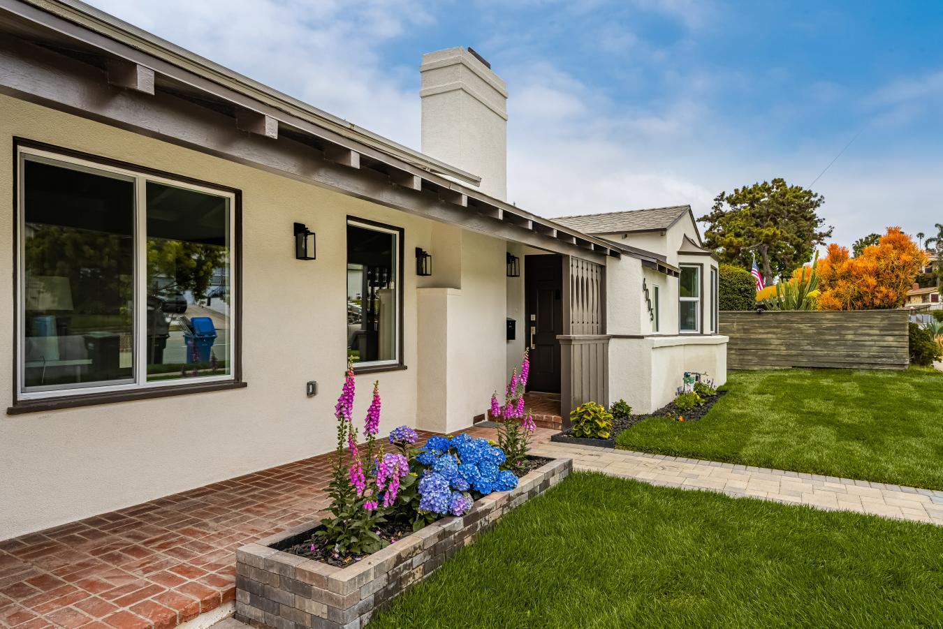 Los Angeles, Los Angeles, 90056, United States, 3 Bedrooms Bedrooms, ,2 BathroomsBathrooms,Residential,For Sale,1858571